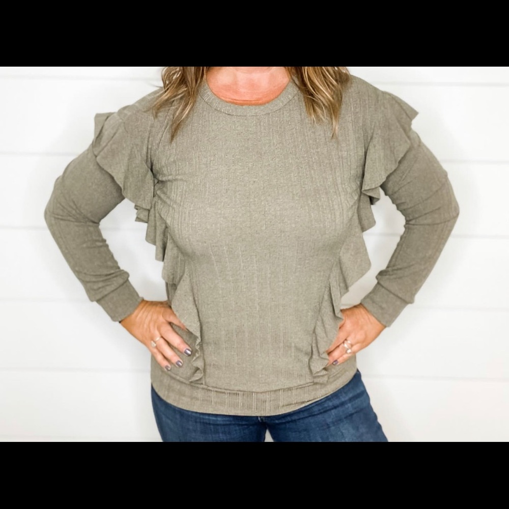 🦄 Host Pick 🦄 Ruffle Top Olive Green